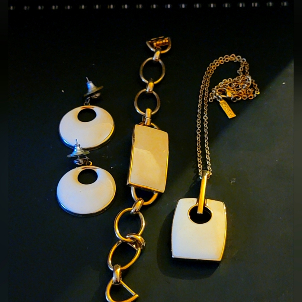 Vintage Trifari Goldtone Necklace Set